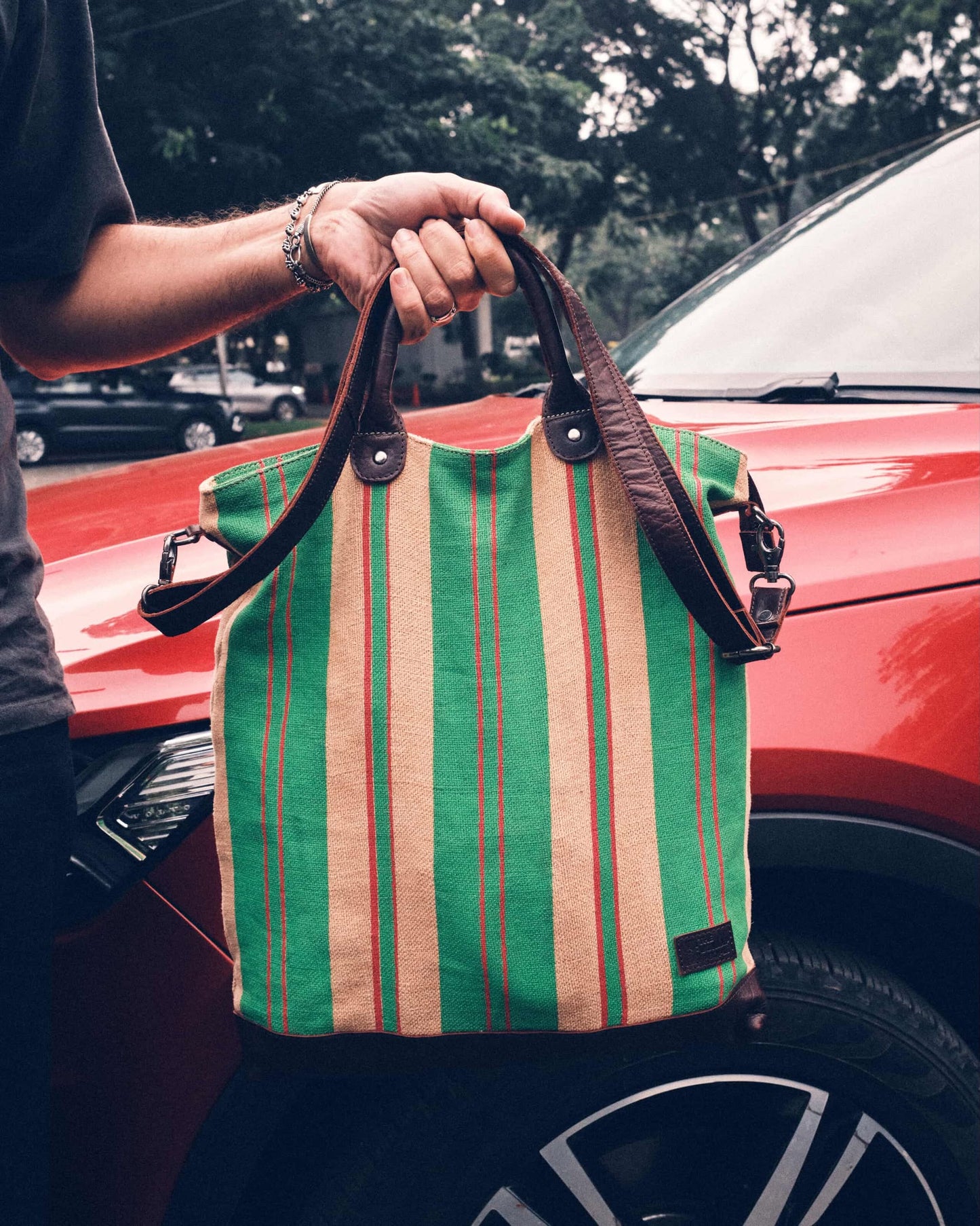 The Striped Forager Bag – Håndvevd strandveske og markedsnett i naturfiber