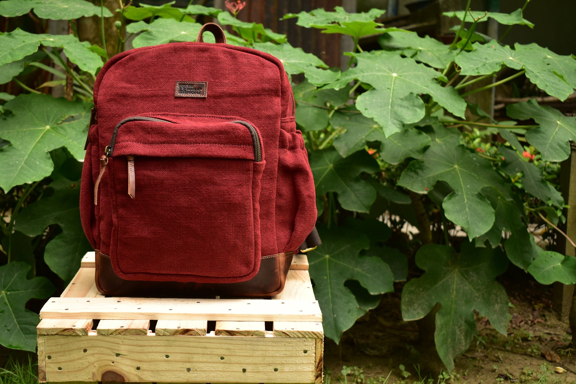 38cm handmade jute backpack with sturdy leather base for laptops