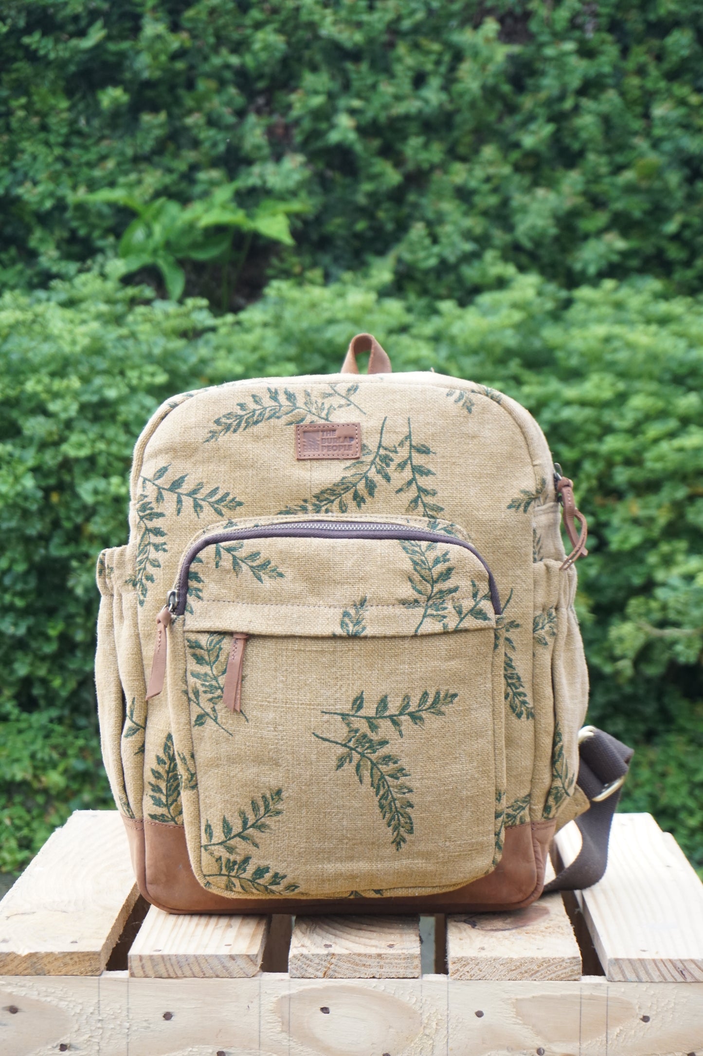 38cm handmade jute backpack with sturdy leather base for laptops