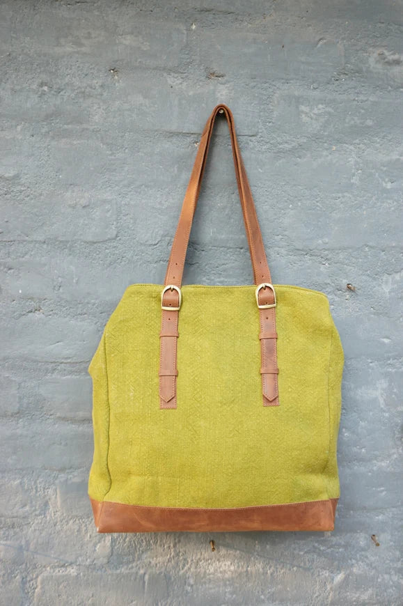 Large Bass Tote bag in vintage washed jute and genuine leather by Kalaa.