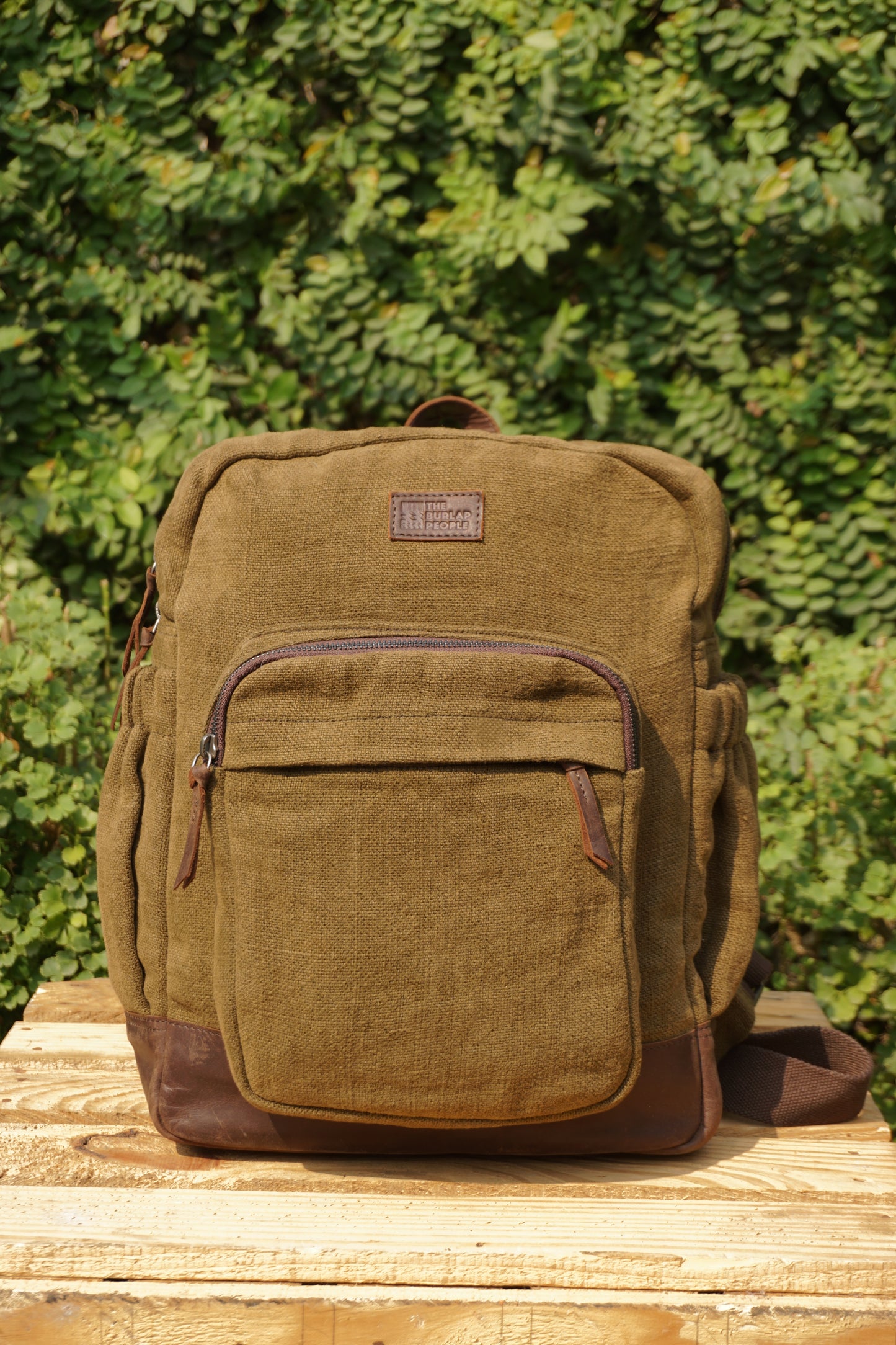 38cm handmade jute backpack with sturdy leather base for laptops