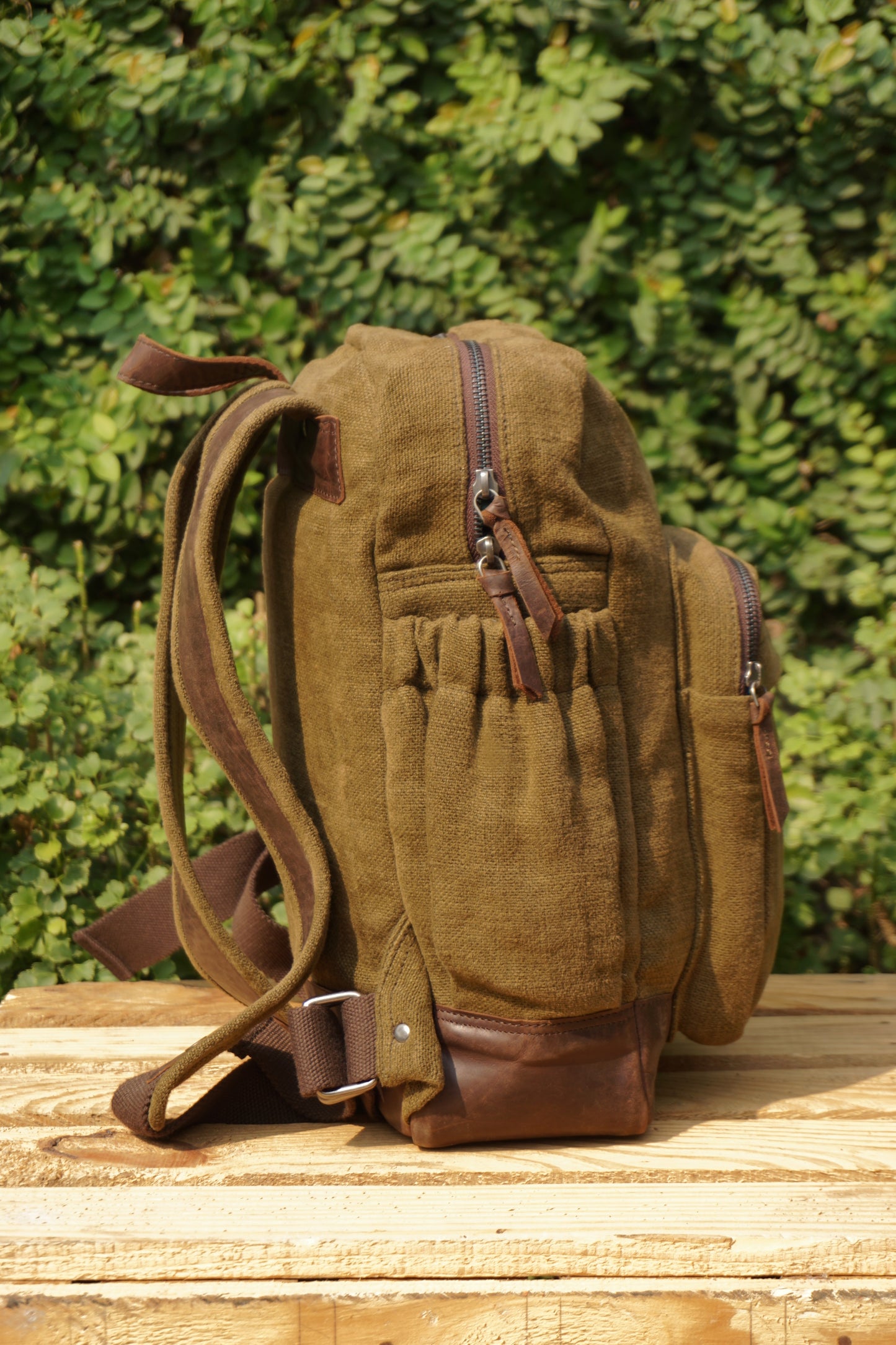 38cm handmade jute backpack with sturdy leather base for laptops