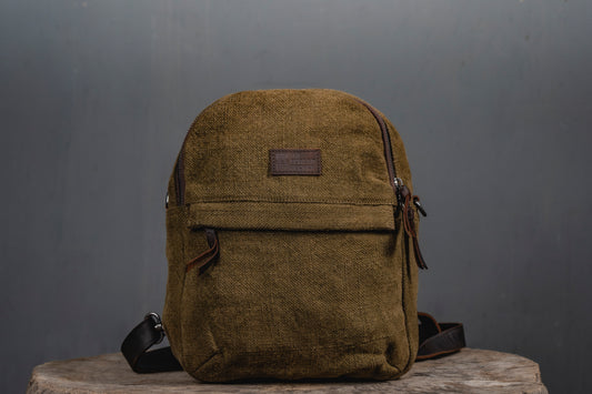 The Lil Sister sustainable jute bag in a mini backpack style by Kalaa.